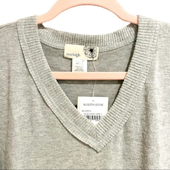 EVERLEIGH Cozy V-Neck Top in Heather Grey - XS - Picture 4 of 4